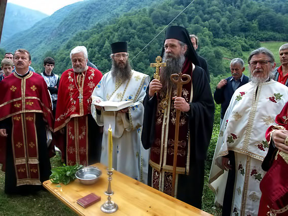 У храмовима на сјеверу Црне Горе свечано обиљежен празник Свете Тројице 