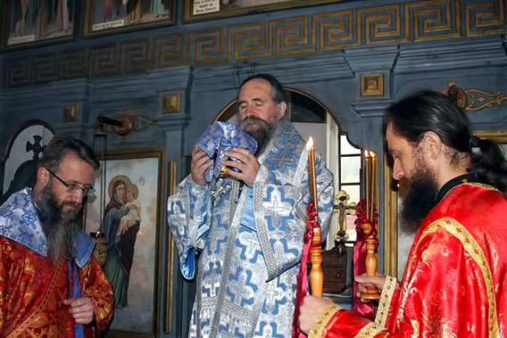 Света Архијерејска Литургија у манастиру Златешу