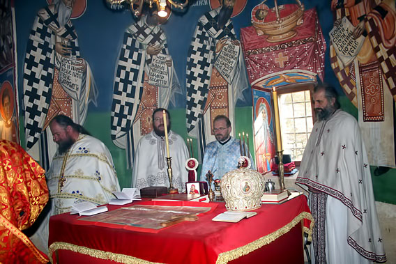 Владика Јоаникије на Митровдан служио у манастиру Бијела