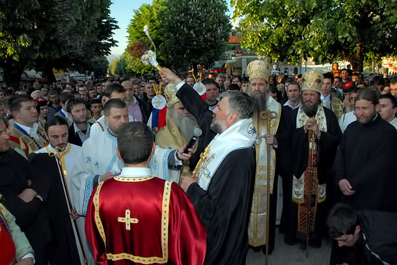 Улицама Никшића прошла Литија у част и славу Светог Василија Острошког