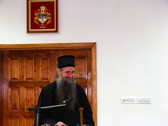 Умировљени Епископ Атанасије  одржао предавање у Никшићу