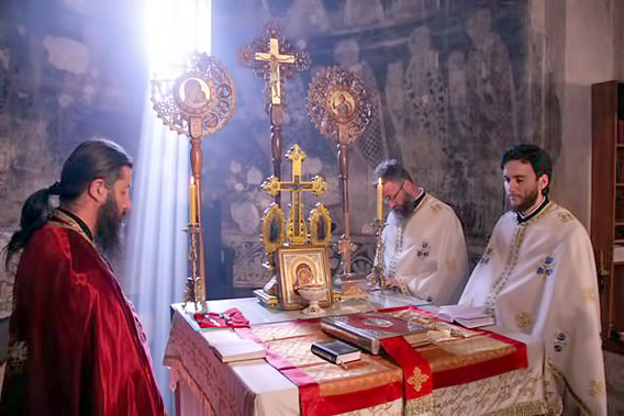 Владика Јоаникије на Недјељу Свих Светих служио у манастиру Ђурђеви Ступови