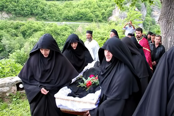 Сахрањени земни остаци монахиње Агније, игуманије манастира Шудикова