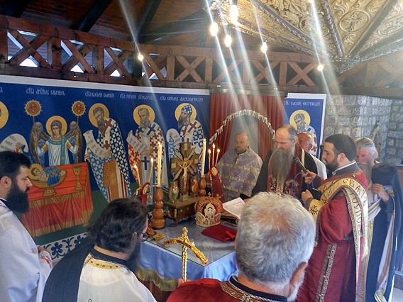 Епископ Јоаникије служио празнично бденије у манастиру Куманица