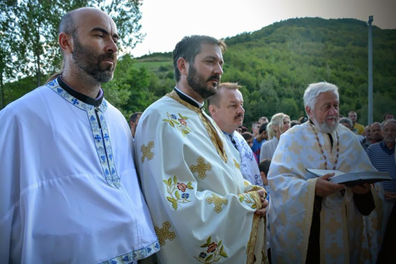Митрополит Амфилохије и Епископ Јоаникије освештали крстове за обновљену цркву у Црнчи