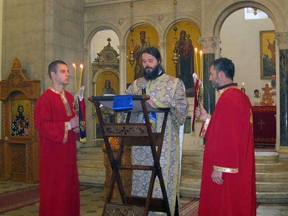На празник Материце Епископ Јоаникије служио Литургију у никшићкој Саборној цркви