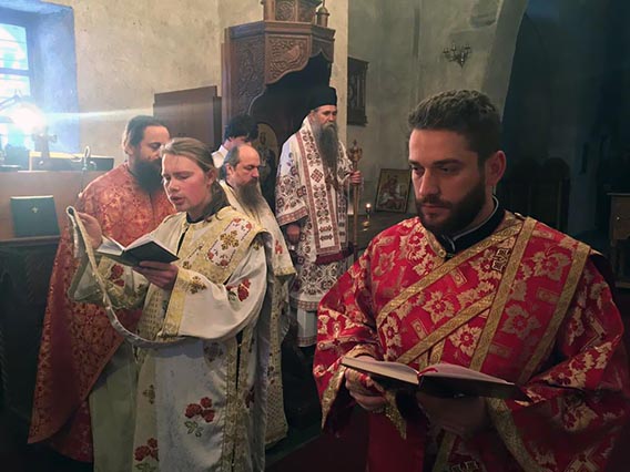 Епископ Јоаникије на празник Отаца служио Литургију у Ђурђевим Ступовима