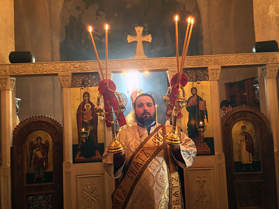 Преосвећени Епископ Јоаникије одслужио Литургију у Ђурђевим Ступовима
