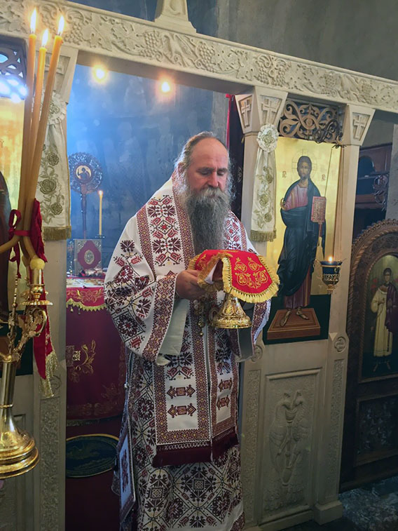 Преосвећени Епископ Јоаникије одслужио Литургију у Ђурђевим Ступовима