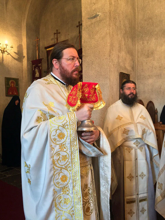 Света архијерејска литургија у Ђурђевим Ступовима