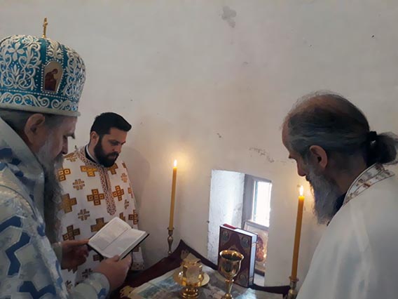 Епископ Јоаникије служио је на Лазареву суботу Литургију у пивским Долима