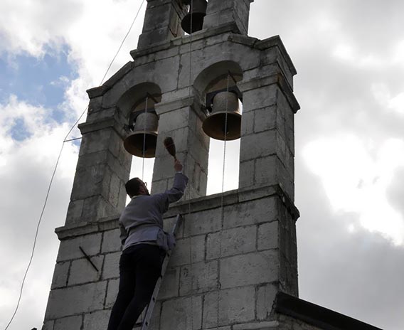 Освештана звона на цркви у Лукову код Никшића