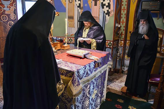 Пређеосвећена Литургија у манастиру Острог