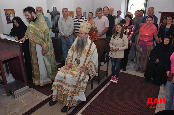 Епископ Јоаникије служио Литургију и парастос у Шавнику