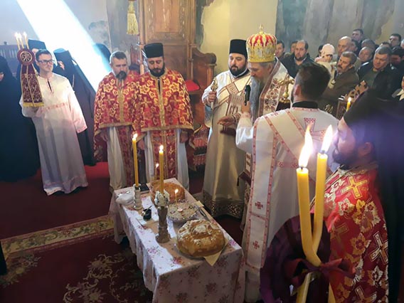 На Савиндан Епископ Јоаникије служио Литургију у манастиру Милешева
