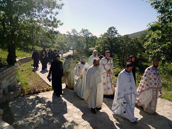 У пивским Долима служена Литургија и одржана сједница Одбора за Јасеновац Светог Архијерејског Сабора СПЦ