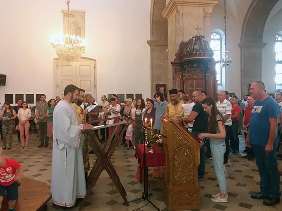На хиљаде вјерника узнијело молитве пред моштима Светог Нектарија Егинског