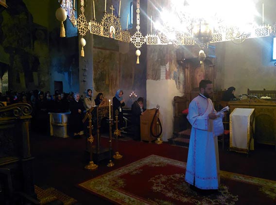 Литургијско сабрање на Спасовдан у манастиру Милешева
