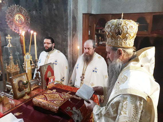 Епископ Јоаникије служио Литургију у манастиру Ђурђеви Ступови