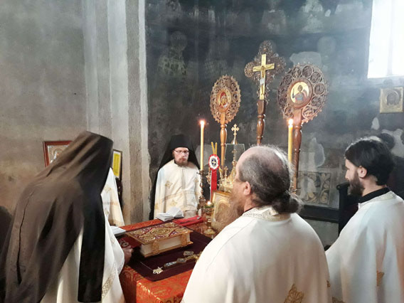 У манастиру Ђурђеви Ступови свечано дочекане светиње Светог Саве