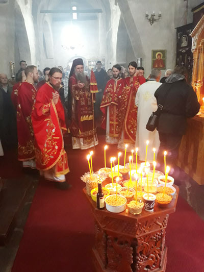 На Велике задушнице Епископ Јоаникије служио Литургију у манастиру Ђурђеви Ступови
