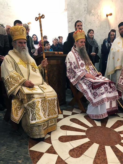 Митрополит Амфилохије и Епископ Јоаникије служили Литургију у манастиру Мајсторовина