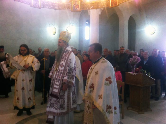 Епископ Јоаникије служио Литургију у храму Свете Петке у Расову