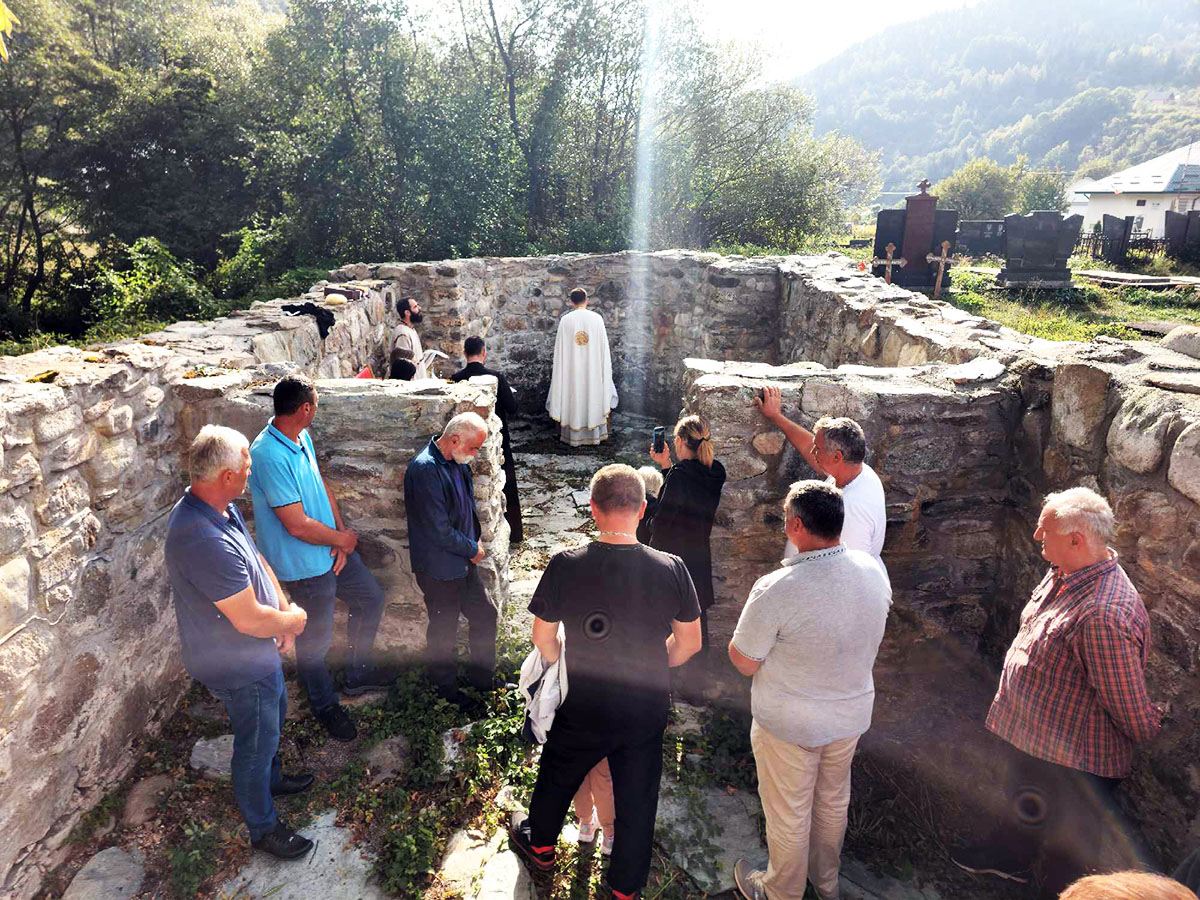 Света Литургија у Лубинцама