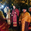 Епископ Јоаникије освештао бадњаке пред Саборним храмом у Бијелом Пољу