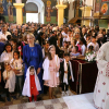 Патријарх Порфирије у Рипњу крстио више десетина младих светосаваца