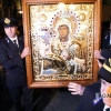 Владика Јоаникије у свечаној литији са иконом Пресвете Богородице Тројеручице