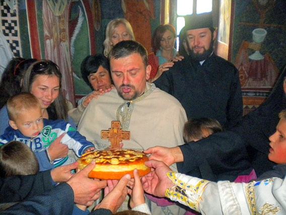 Радосно и свенародно прослављена храмовна слава манастира Подмалинско 