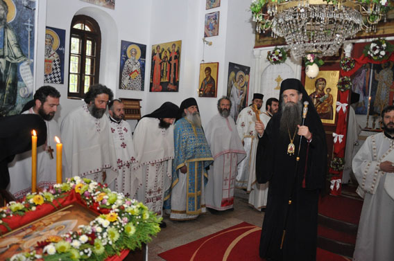 Свети чин монашења примиле три искушенице Жупског манастира 