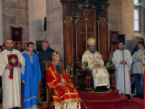 Преосвећена Господа епископи Јован и Јоаникије служили у Никшићу