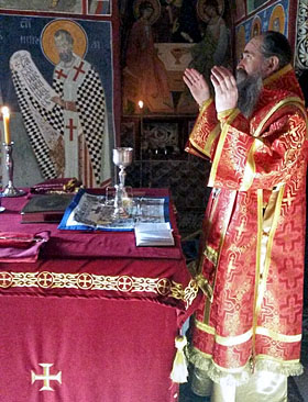 Владика Јоаникије служио у манастиру Подмалинскоi