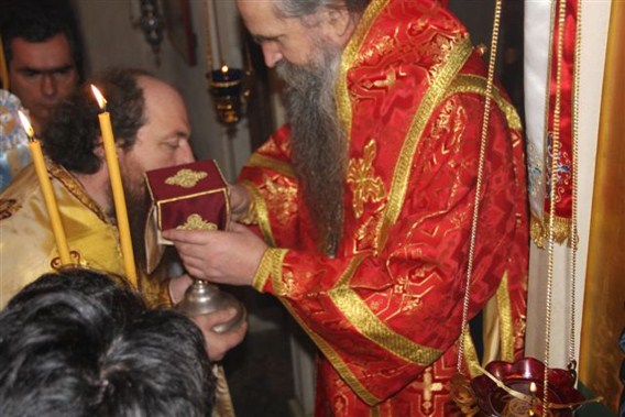 На Задушнице Владика Јоаникије служио у манастиру Ђурђеви Ступови