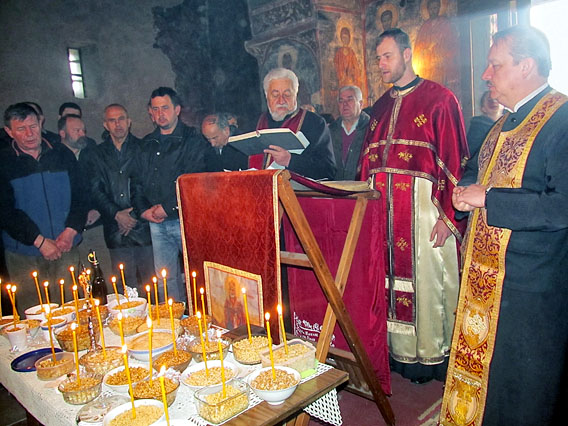 Заупокојена Литургија и парастос на Задушнице служени у Никољцу у Бијелом Пољу