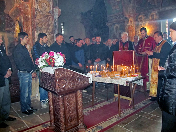 Заупокојена Литургија и парастос на Задушнице служени у Никољцу у Бијелом Пољу