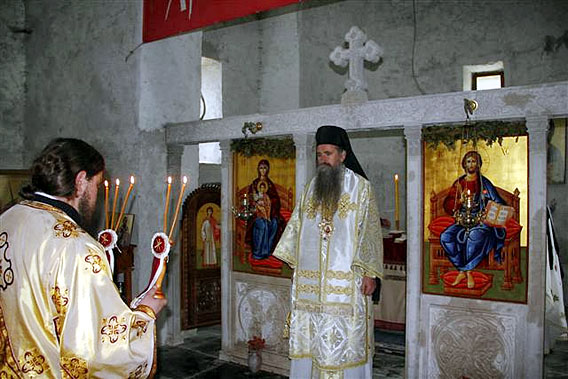 Света Архијерејска литургија у манастиру Свете Тројице у Мајсторовини