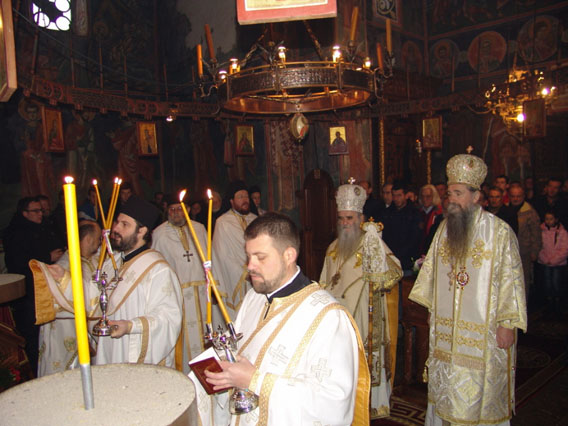 Света Архијерејска Литургија у манастиру Морача