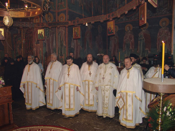 Света Архијерејска Литургија у манастиру Морача