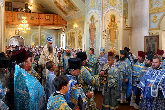 Литургија у Свето-тихвинском Каренском манастиру