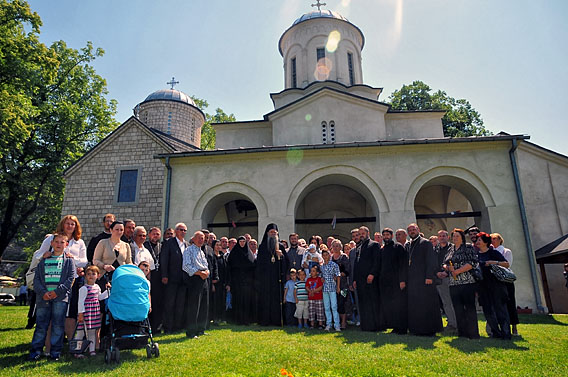 Владика Јоаникије служио Литургију у манастиру Светог Николе у Бањи прибојској