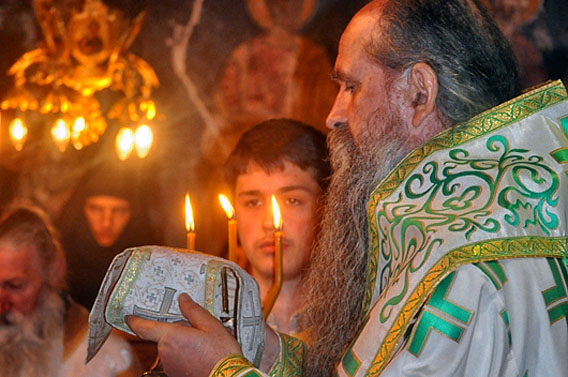 Епископ Јоаникије на празник Свете Тројице служио Литургију у манастиру Свете Тројице у Пљевљима