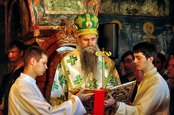 Епископ Јоаникије на празник Свете Тројице служио Литургију у манастиру Свете Тројице у Пљевљима