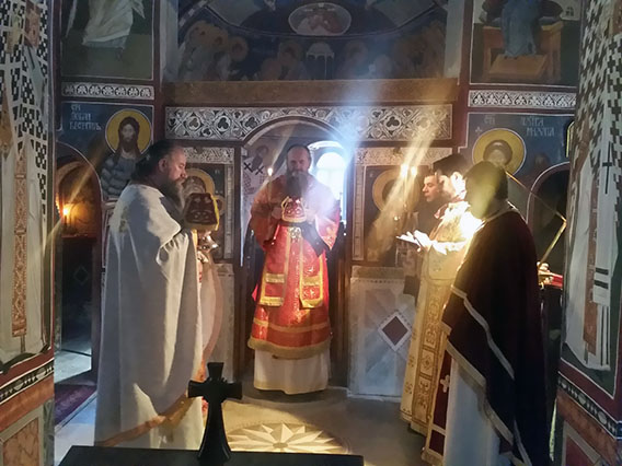 Епископ Јоаникије служио Литургију у манастиру Подмалинско 