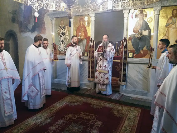 Епископ Јоаникије служио Литургију у манастиру Милешева