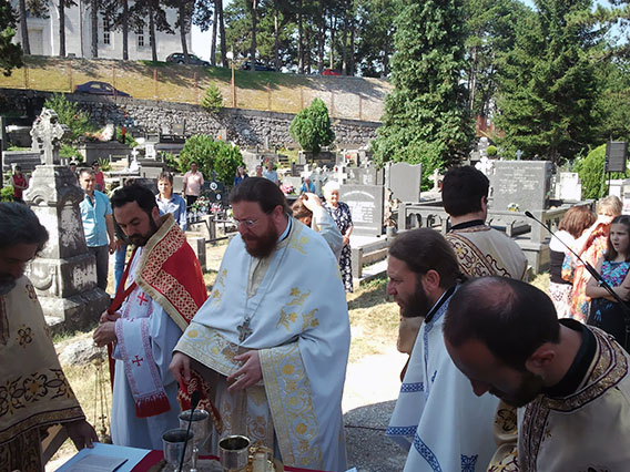 Прослављена храмовна слава цркве Светих апостола Петра и Павла у Никшићу