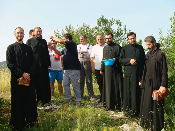 Молитва пред почетак радова на изградњи ЦСО центра Светог Нектарија Егинског