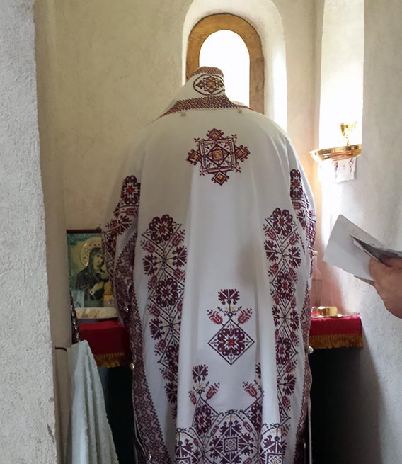 Преосвећени Епископ Јоаникије на празник Светог Јована Богослова служио Литургију у манастиру Сомина
